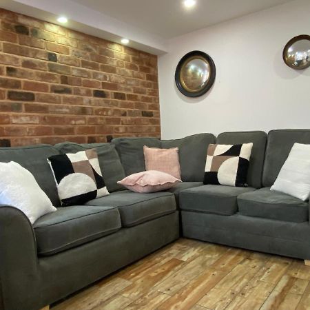 Nice Living Serviced Accommodations 2 โคเวนทรี ภายนอก รูปภาพ