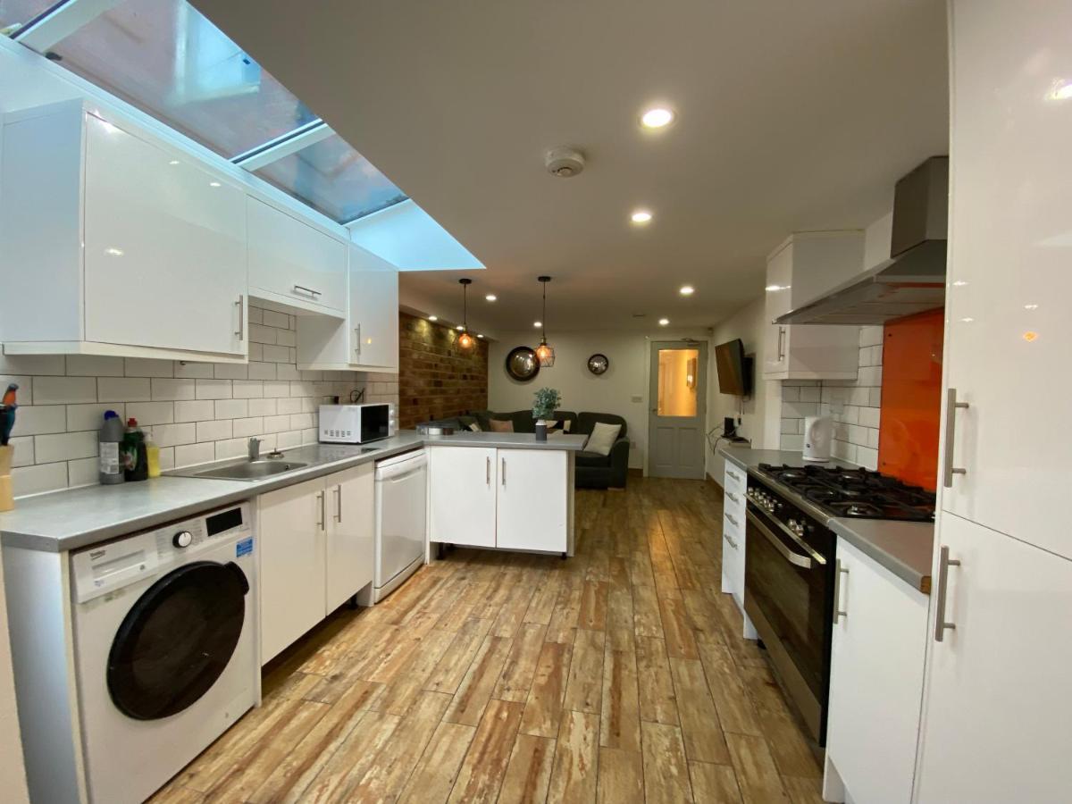 Nice Living Serviced Accommodations 2 โคเวนทรี ภายนอก รูปภาพ