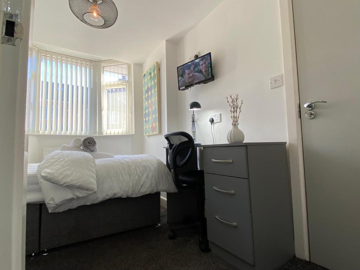 Nice Living Serviced Accommodations 2 โคเวนทรี ภายนอก รูปภาพ