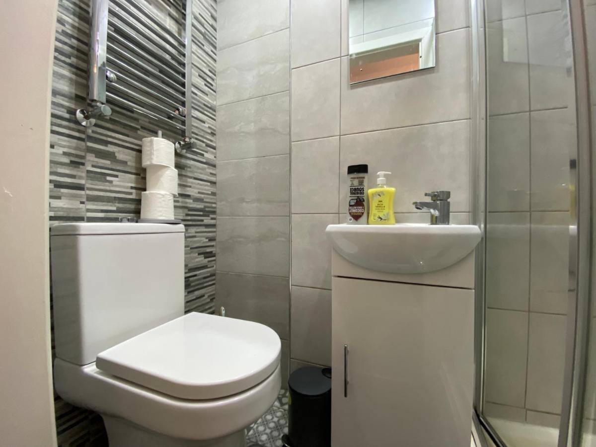 Nice Living Serviced Accommodations 2 โคเวนทรี ภายนอก รูปภาพ