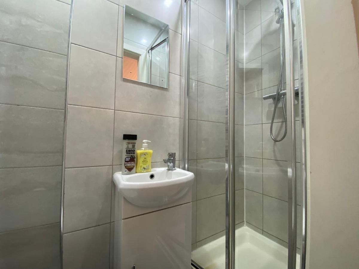 Nice Living Serviced Accommodations 2 โคเวนทรี ภายนอก รูปภาพ