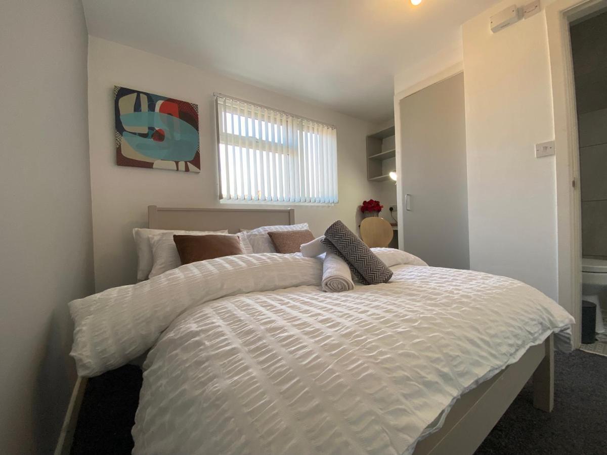 Nice Living Serviced Accommodations 2 โคเวนทรี ภายนอก รูปภาพ