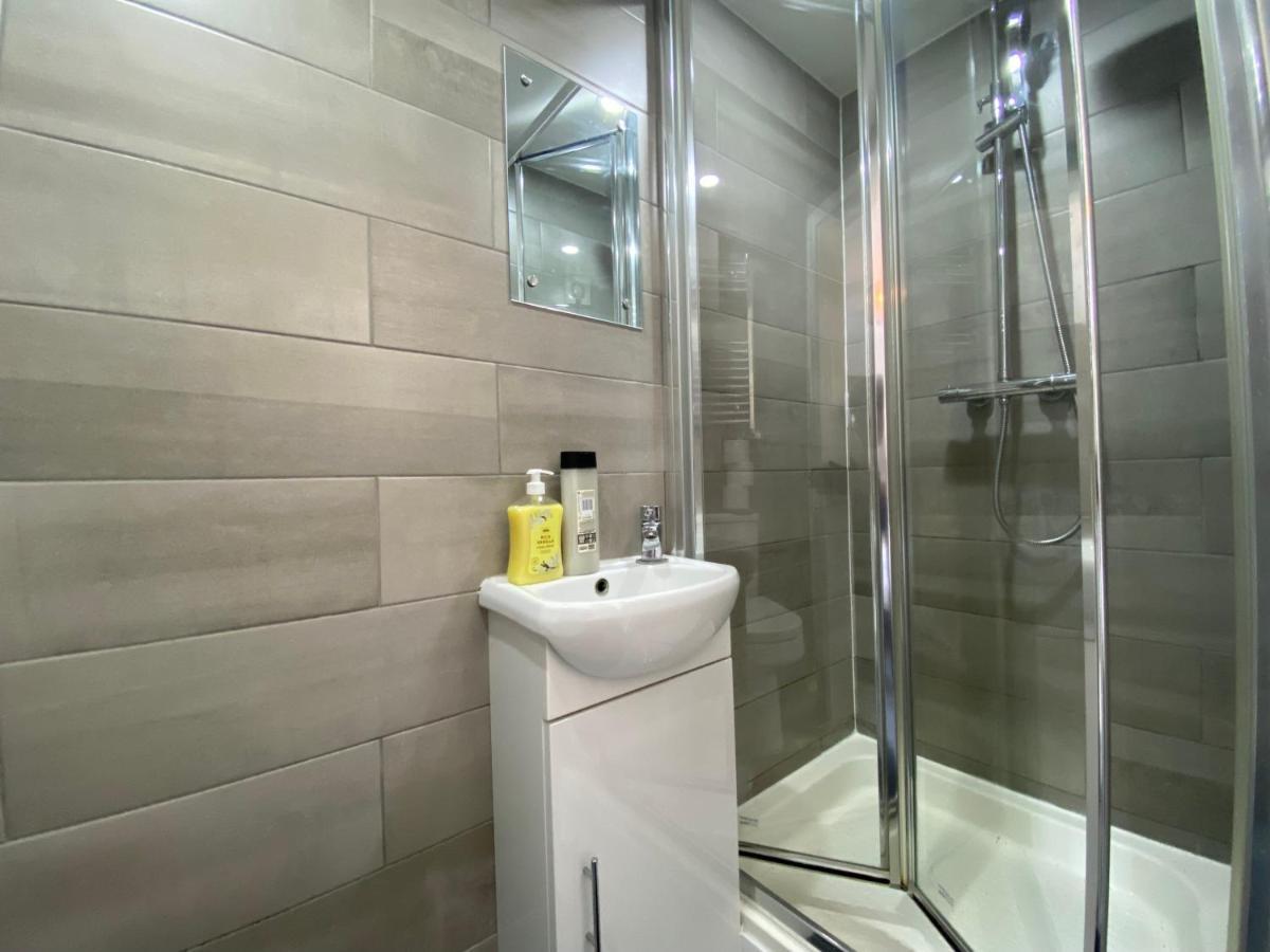 Nice Living Serviced Accommodations 2 โคเวนทรี ภายนอก รูปภาพ